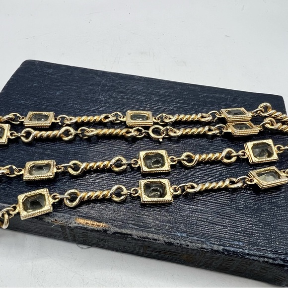 Magnificent vintage gold tone chain necklace with crystal embellishments 34” - Picture 5 of 11